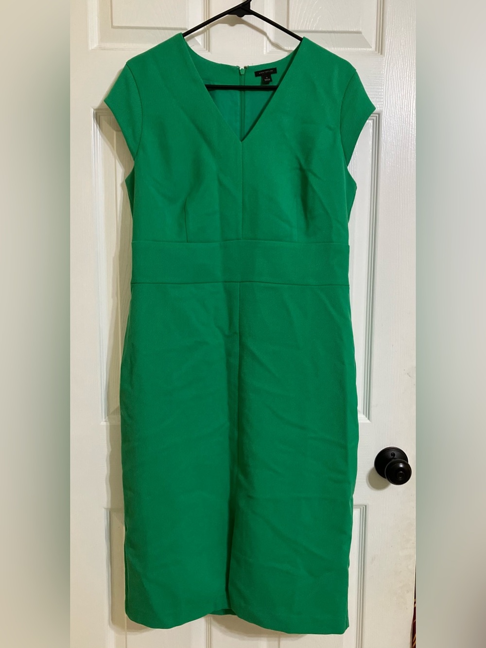 Ann Taylor Green V-Neck Sheath Dress – Size 12